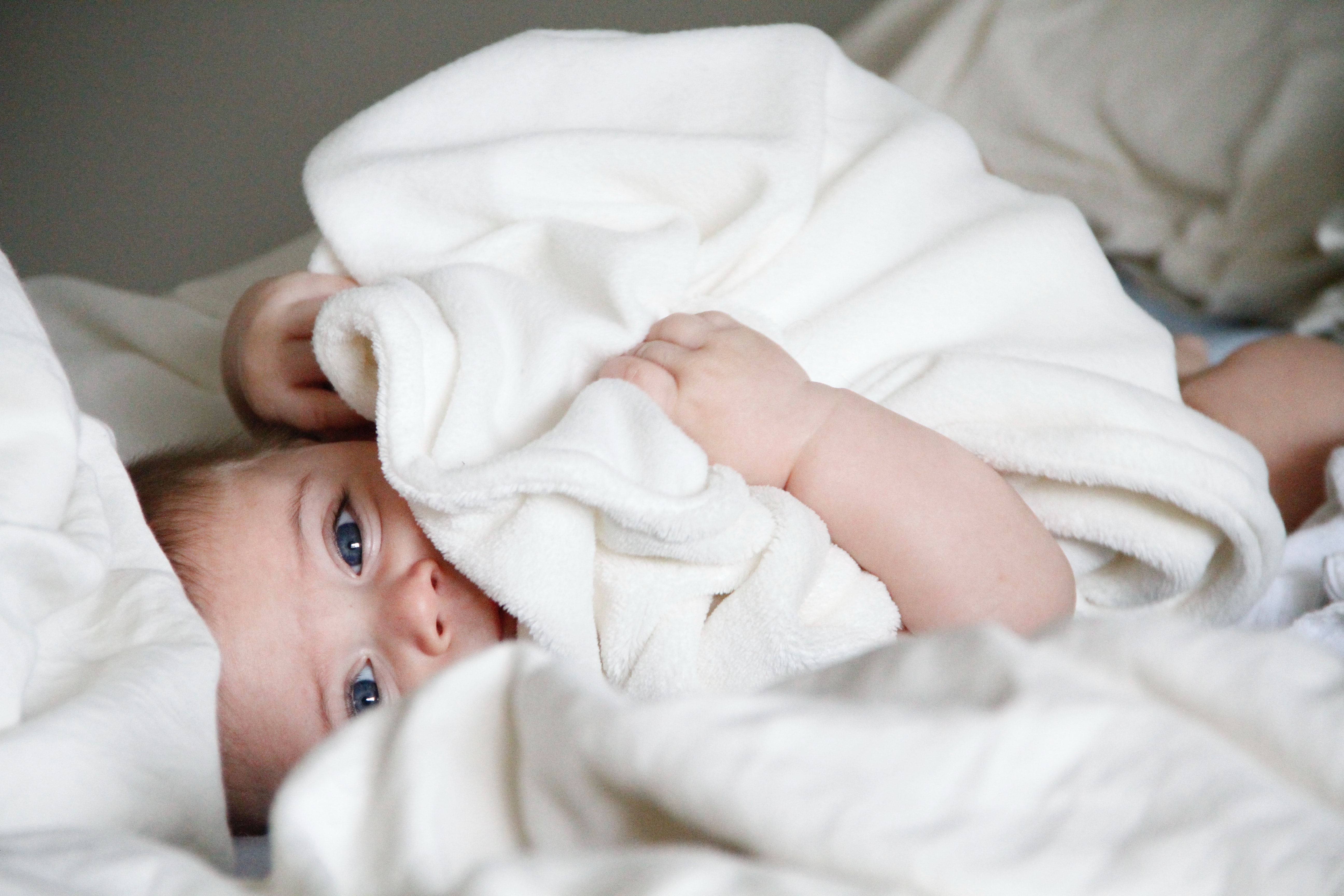 herhaling Blauwe plek voor de hand liggend Slaapzak, trappelzak of dekentje: wat is het beste voor je baby?